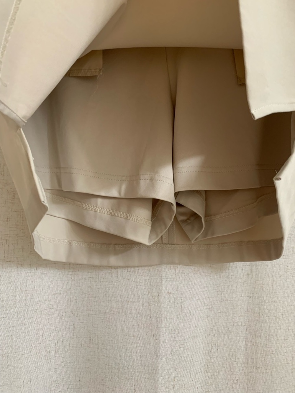 Lady Hagen Golf 3-Pocket Satin Detail Shorts Lined Mini Skirt Size 8 Tan - Picture 3 of 9